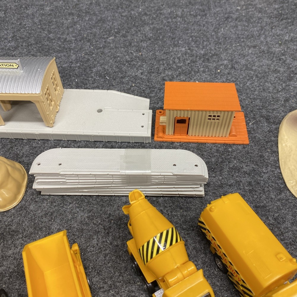 New Ray Construction Set With Train