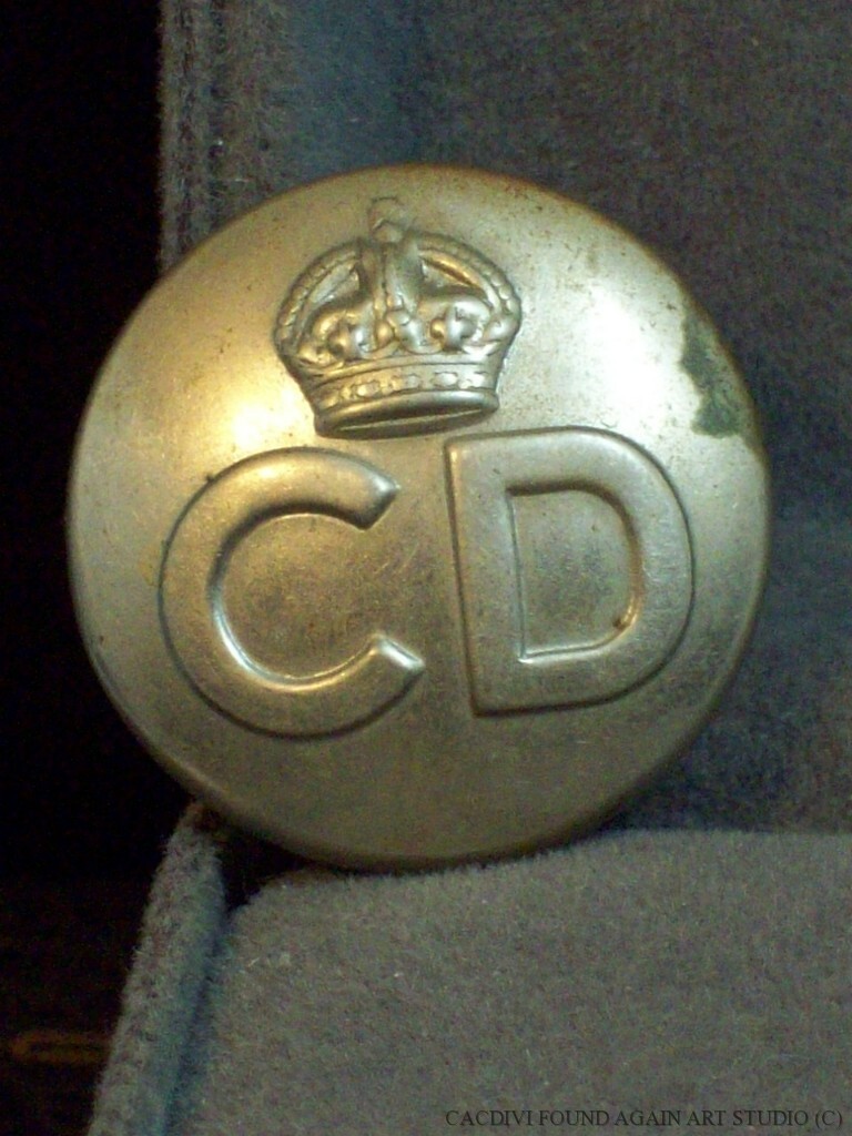 WWII British Civil Defense Kings Crown CD Button World War Insignia Cheney Vtg