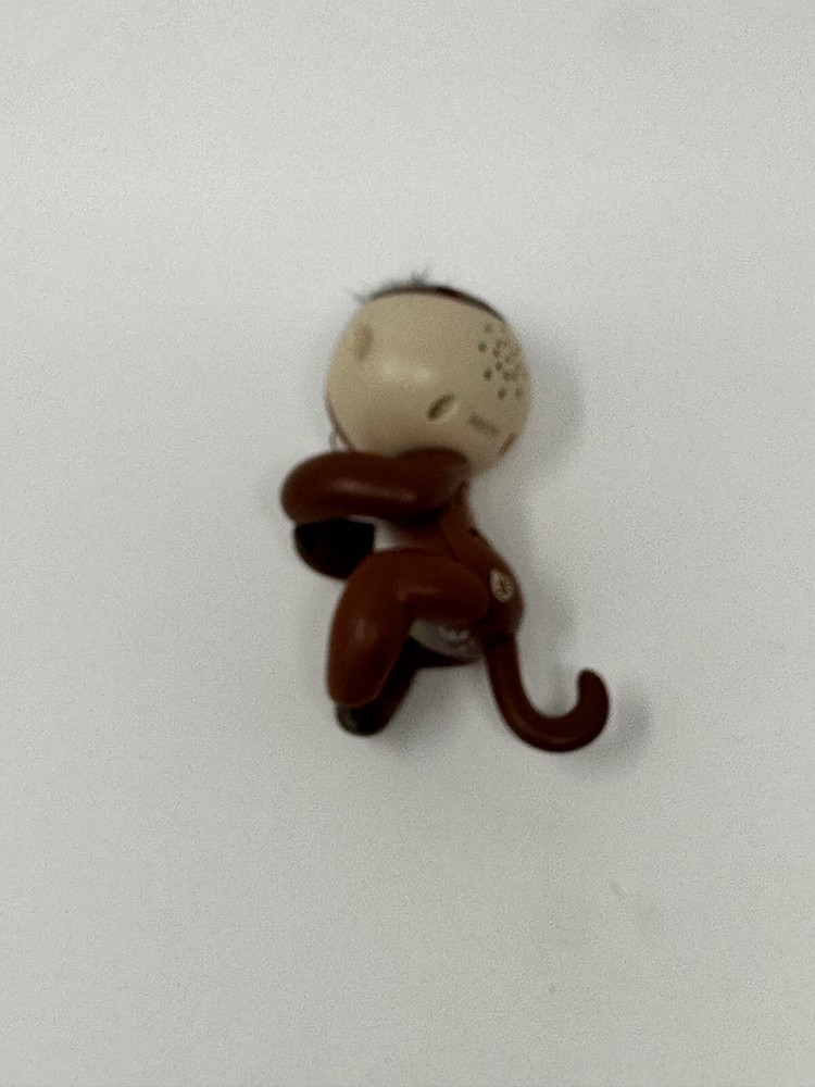Fingerlings Brown SLOTH 5" Electronic Toy