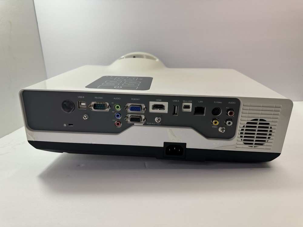 BoxLight P5 WX31NST 3LCD Projector Tested/working