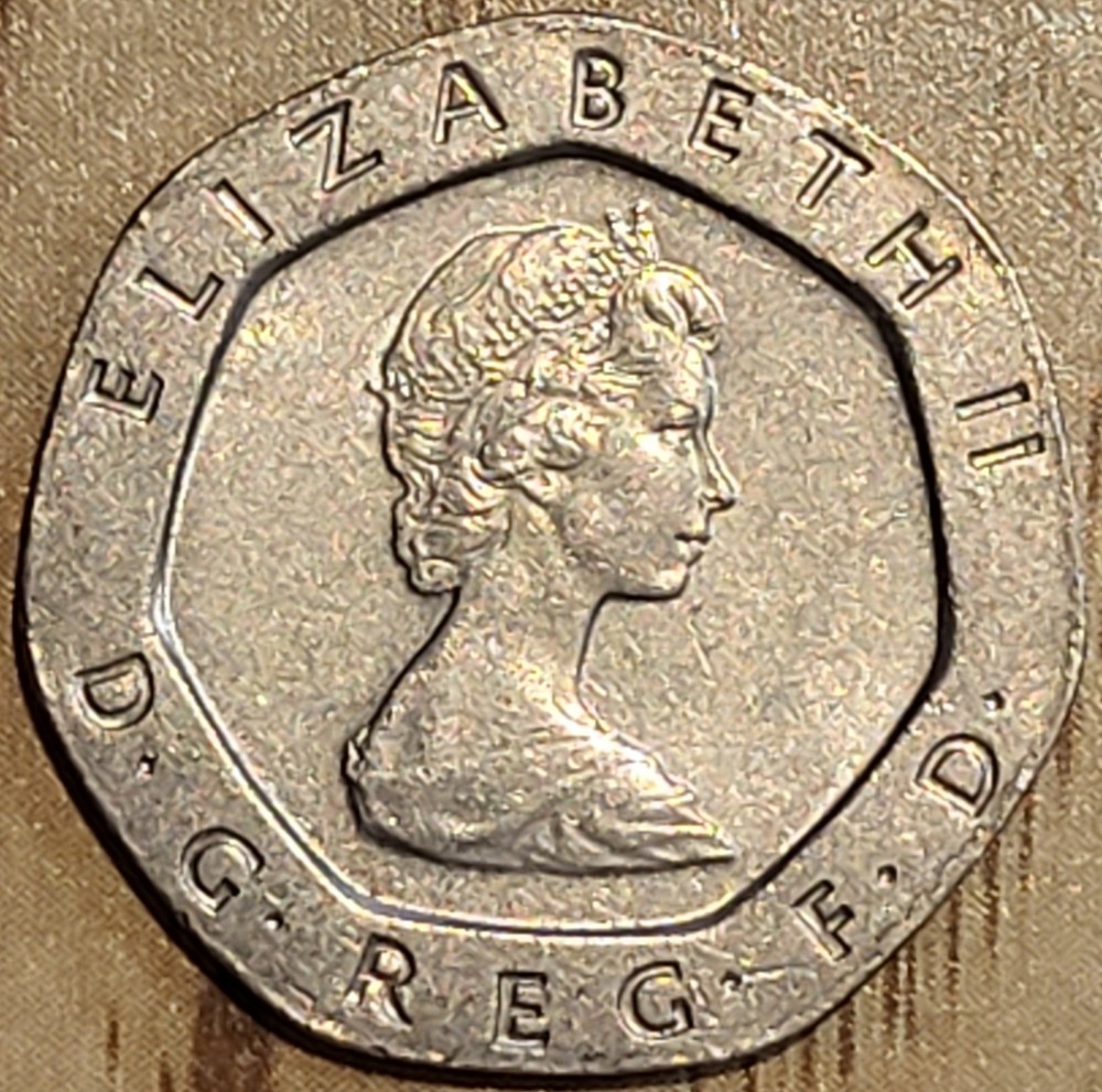 1982 Great Britain 20 Pence Coin N144