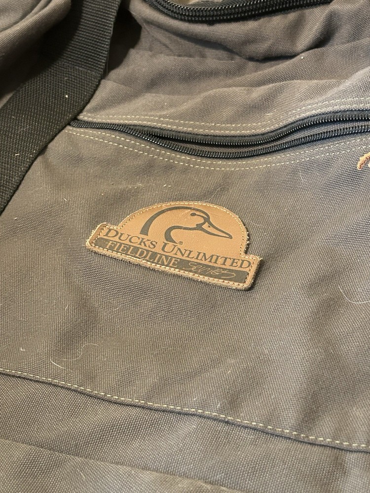Ducks Unlimited large duffle bag, shoulder strap, bottom compartment