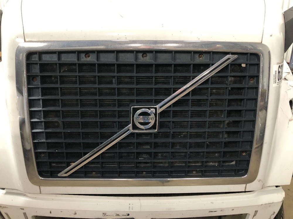 2003-2017 Volvo VNL Grille - Used