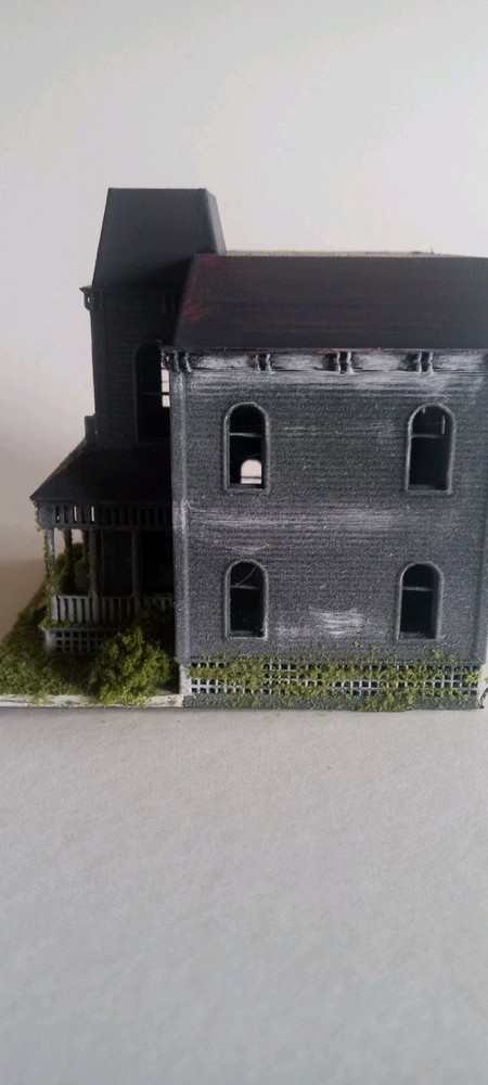 N Scale Haunted House