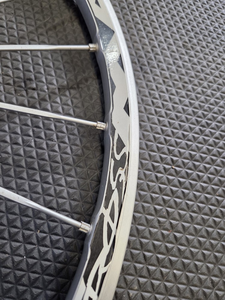 Silver 26” Mavic CrossMax SL SSC F100mm/R135mm QR Tubeless Disc Wheelset W Tires