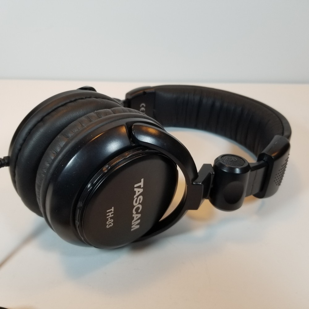 TASCAM TH-03 Closed Back Headphones