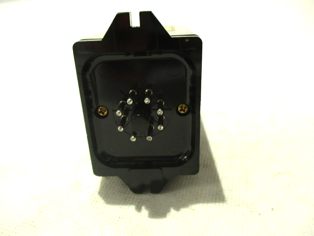 NEW OMRON STP-MND-AA-4A SOLID STATE TIMER 0-10 SEC 120V
