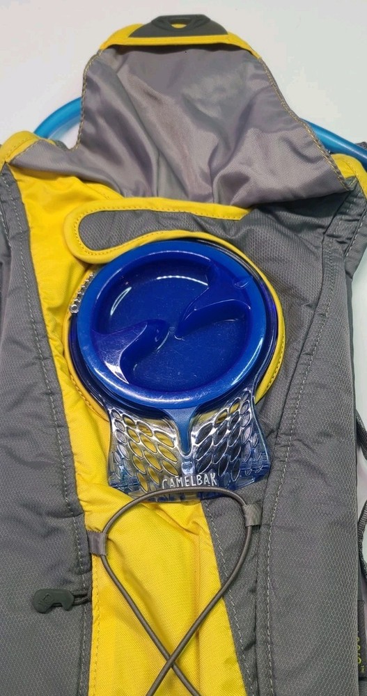 Camelbak Classic 2L / 70 Oz Hydration Pack Backpack Yellow & Grey with Bladder