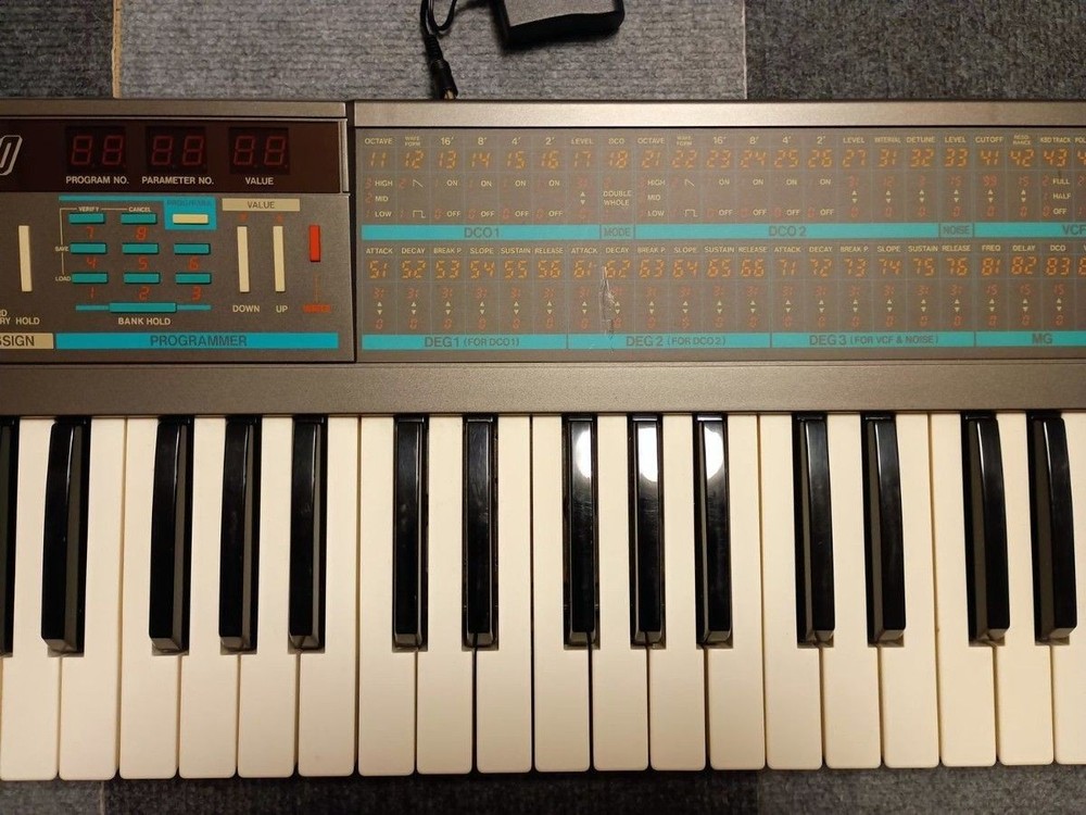 KORG POLY-800 Programmable Polyphonic Synthesizer Keyboard TESTED