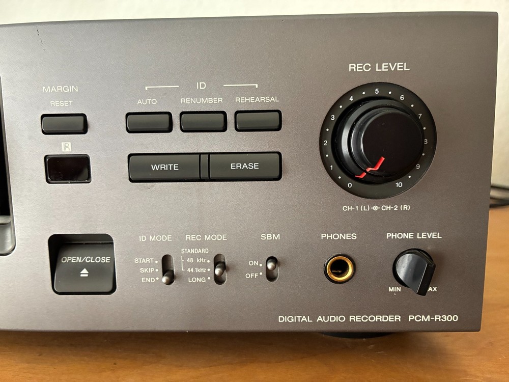 SONY PCM R300 DAT Deck