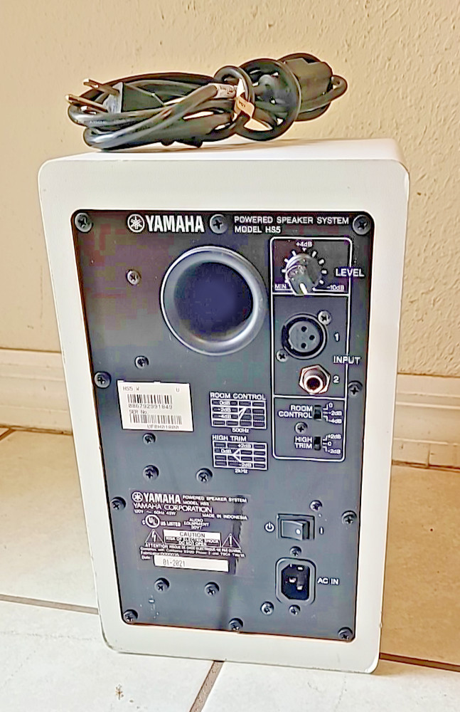 Yamaha HS5 Powered Speaker System, Studio Monitor ( White).