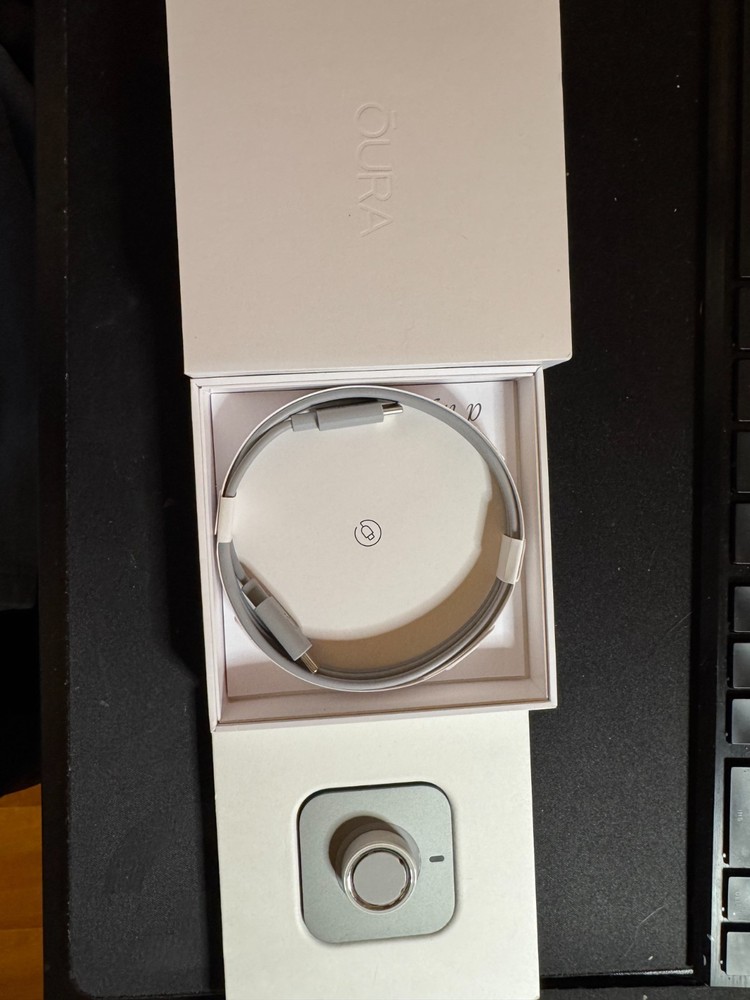 oura ring gen 4 ceramic size 7 Petal