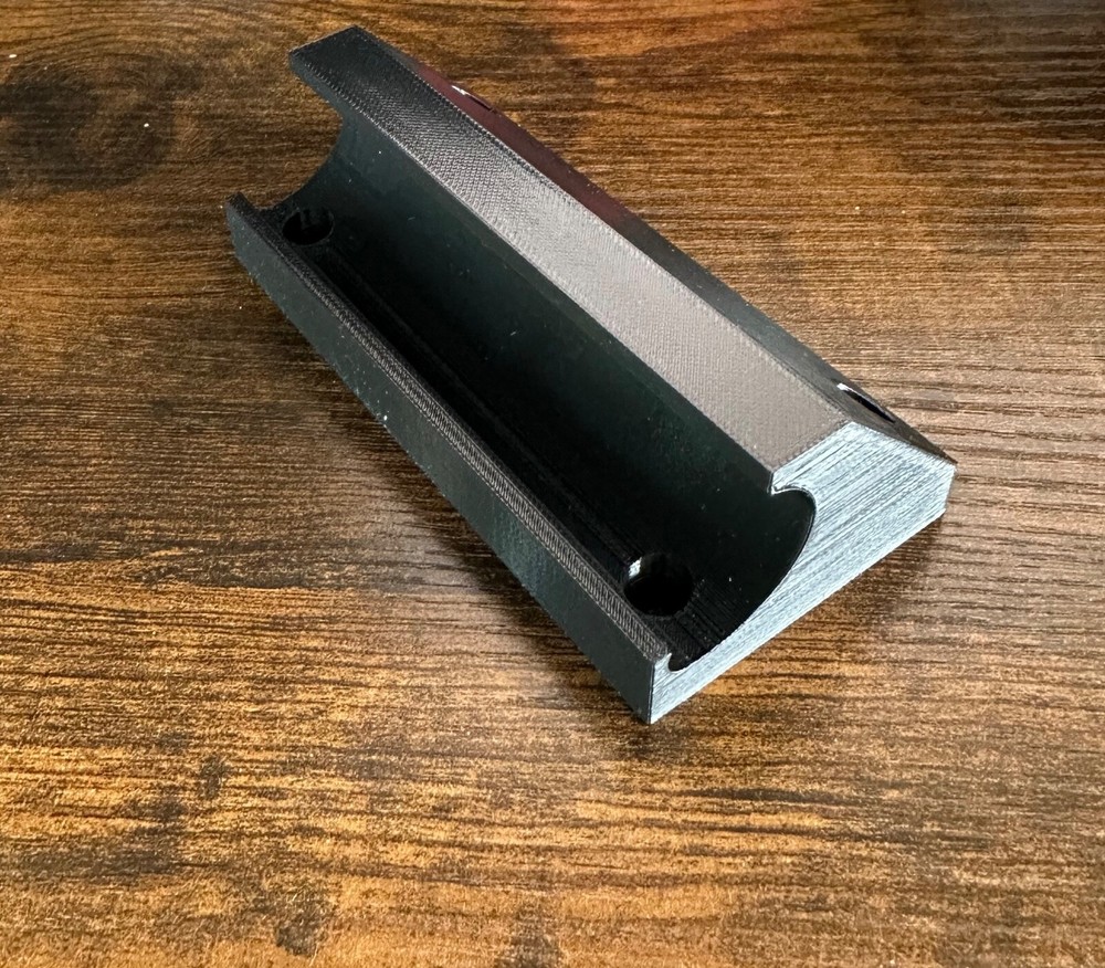 Milwaukee M12 Compact Inflator Wall Mount Black