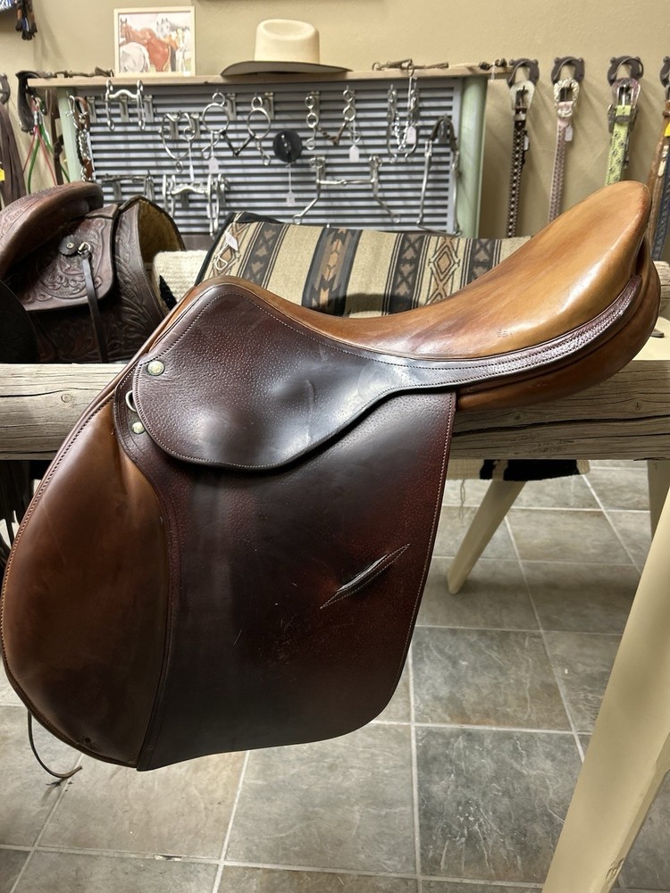 Childeric Hunter Jumper Saddle 17.0