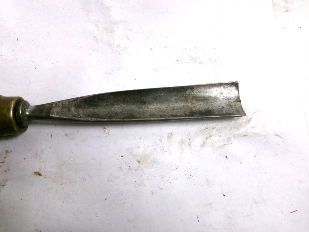 NICE CARVING CHISEL - 7/8" SIZE - # 7 SWEEP - UNBRANDED
