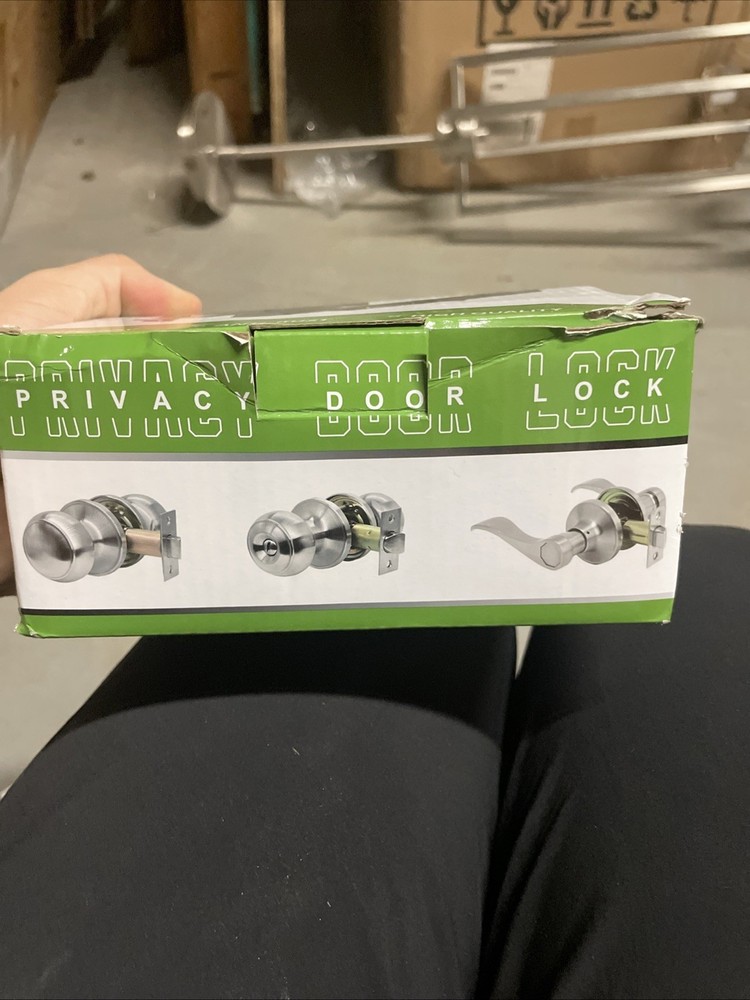 Modern bedroom/bathroom door handle with privacy lock