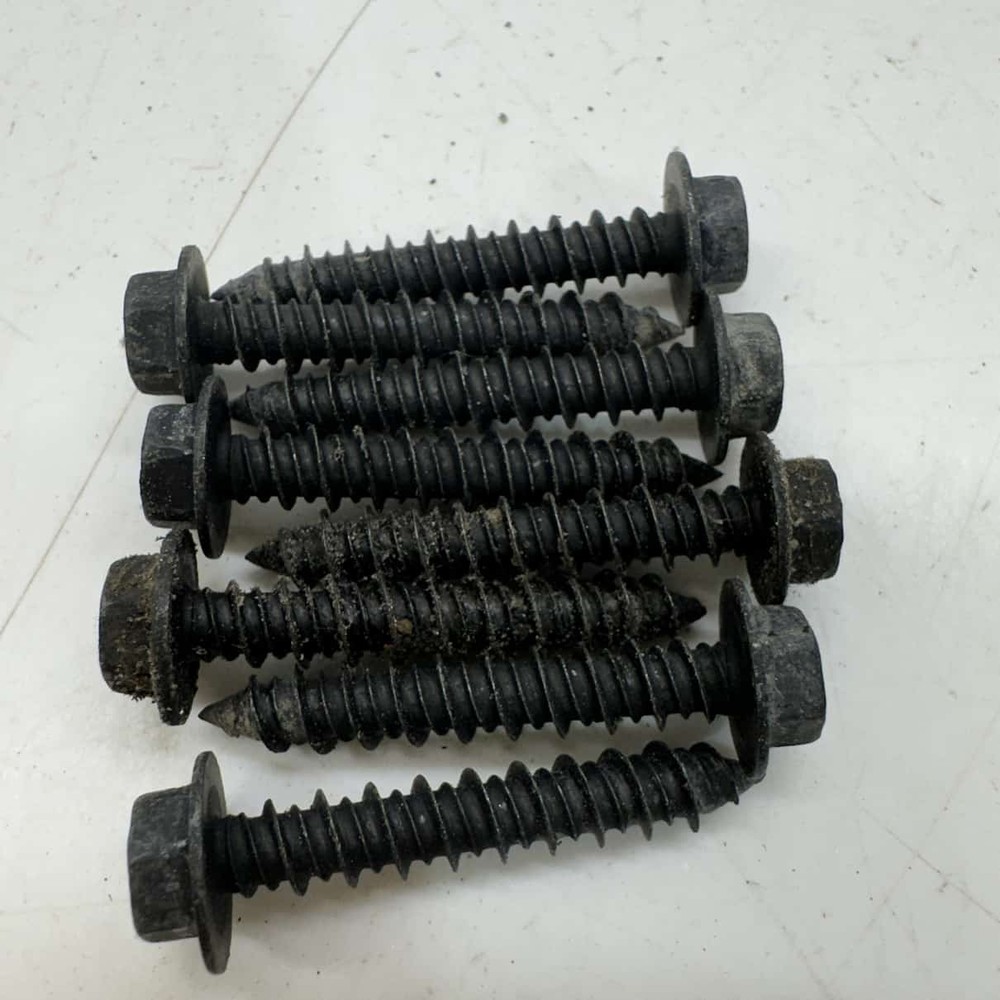Screw - 2022 BOBCAT UV34