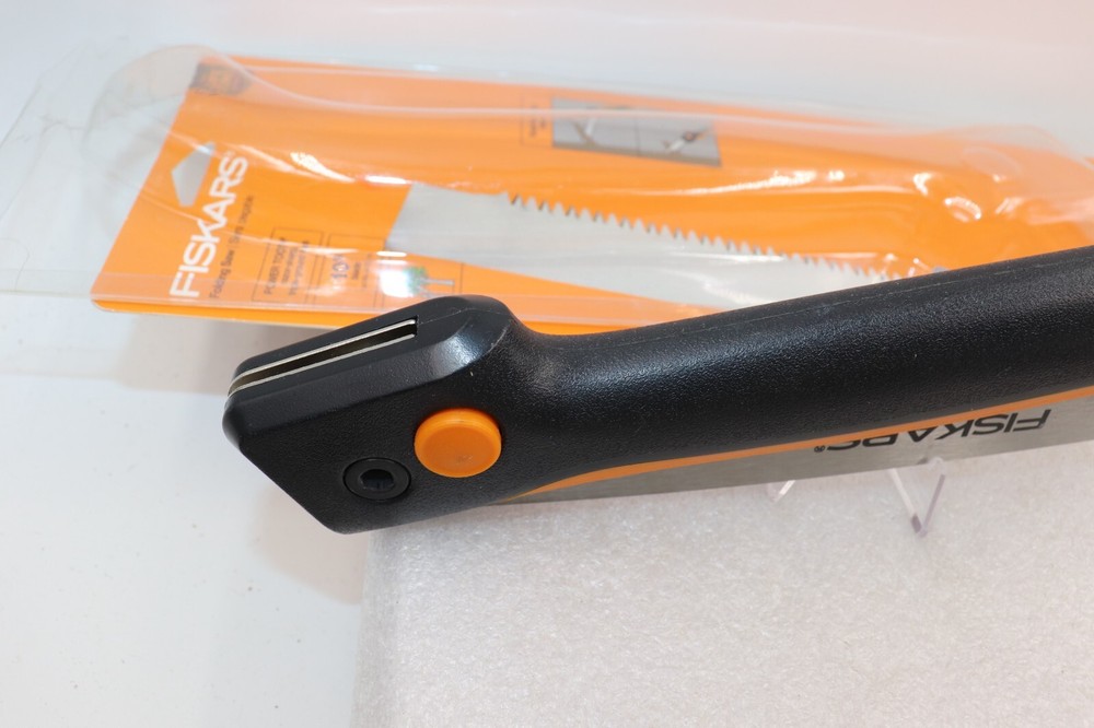 Fiskars 10” Blade Folding/Locking Power Tooth Pruning Saw