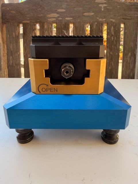Small Self-Centering Vise A96-V75100X