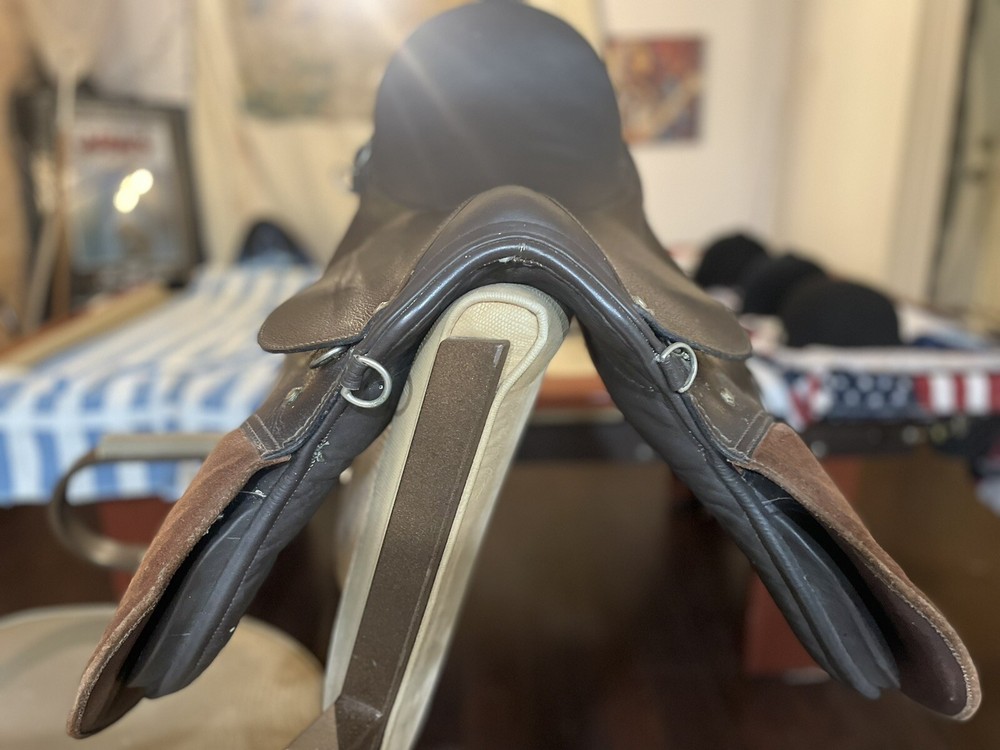 English Saddle 17” Unbranded