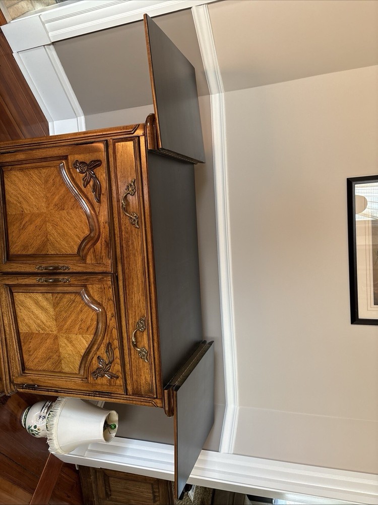 Buffet (has matching China cabinet listed)