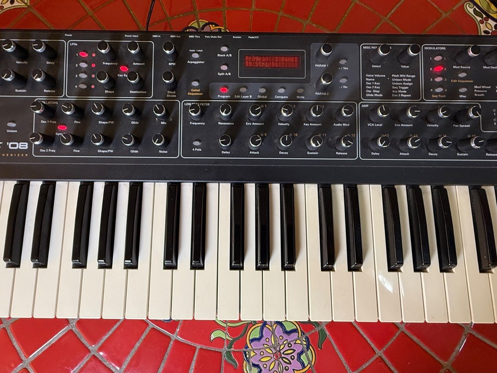 Sequential / Dave Smith Instruments Prophet 08 PE 61-Key 8-Voice Polyphonic Ana