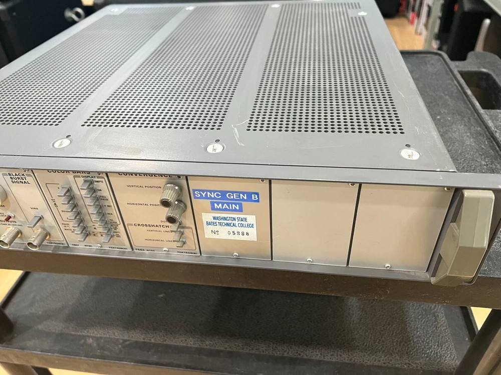 Tektronix 1410 Sync Generator with SPG2 / TSG7 / TSG2
