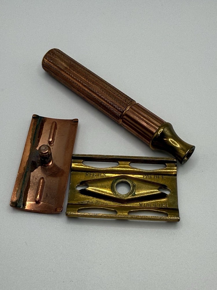 Vintage Gillette DE Two Tone Razor In Original Case, No Date Code