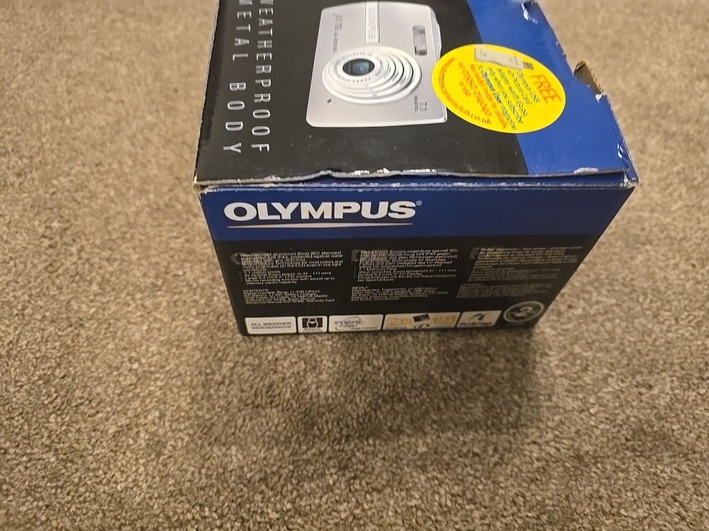 Olympus (mju) 700 digital camera NO BATTERY
