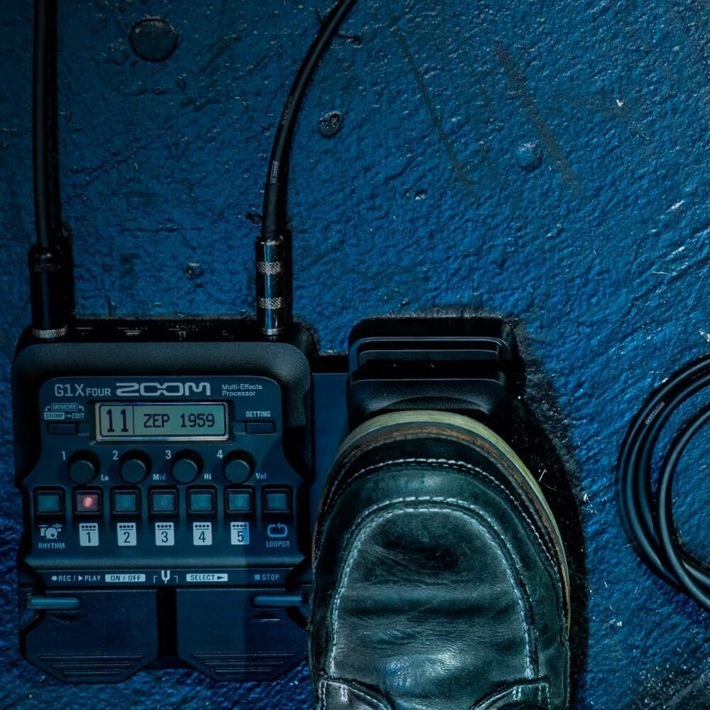 Battery-Powered Multi-Effects Processor with 70+ Sounds and Expression Pedal