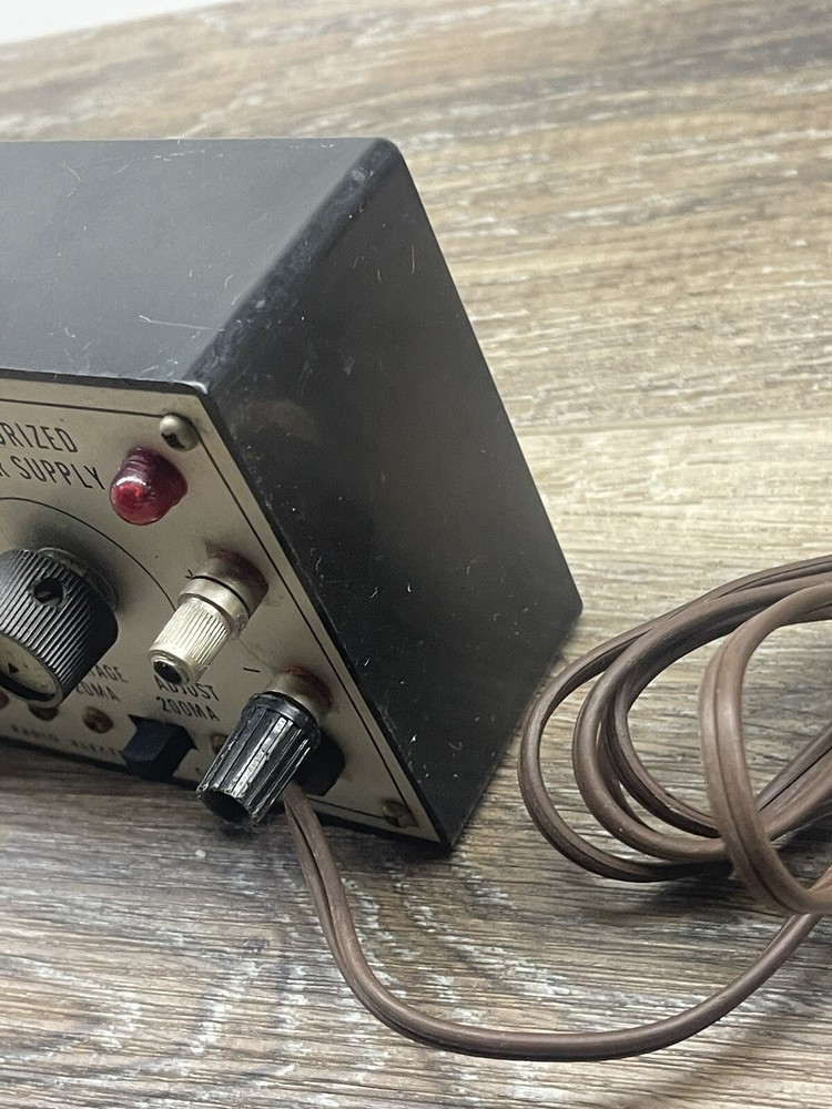 Lafayette Transistorized power supply LRE 99-5068 Powers on Untested