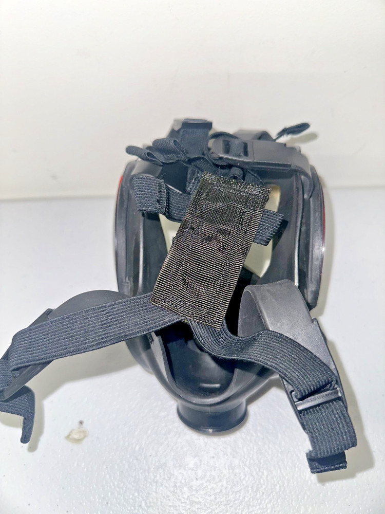 MSA ADVANTAGE 1000 GAS MASK - SIZE MEDIUM