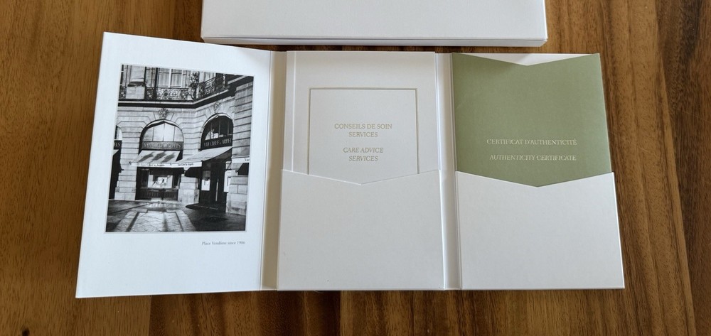 VAN CLEEF & ARPLES CARE BOOKLET SET