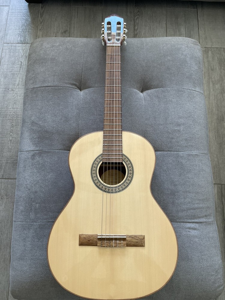 Lucero Classical Guitar LC150S *GREAT CONDITION*