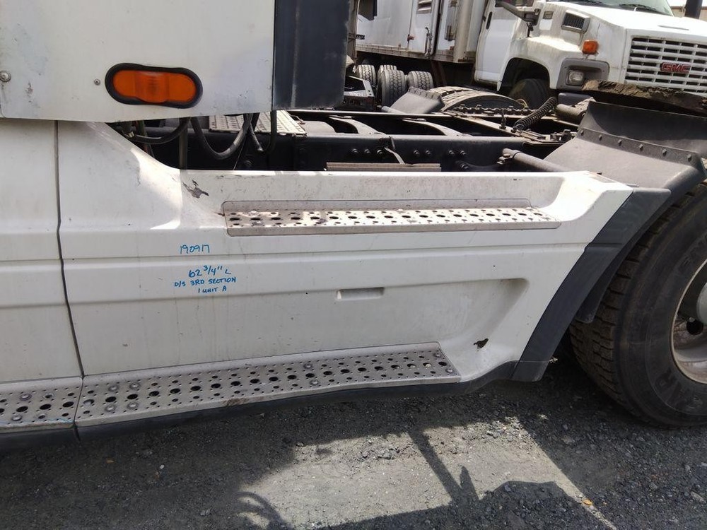 For 2007 FREIGHTLINER CENTURY 120 SIDE FAIRING Left ,  MD