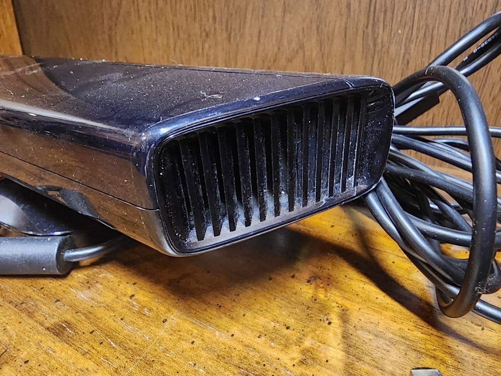 Microsoft Xbox 360 Pro Kinect with all cords 1414 model, tested and working