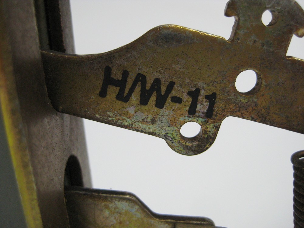 ALLEN BRADLEY H/W-11 DISCONNECT SWITCH HANDLE UNMP
