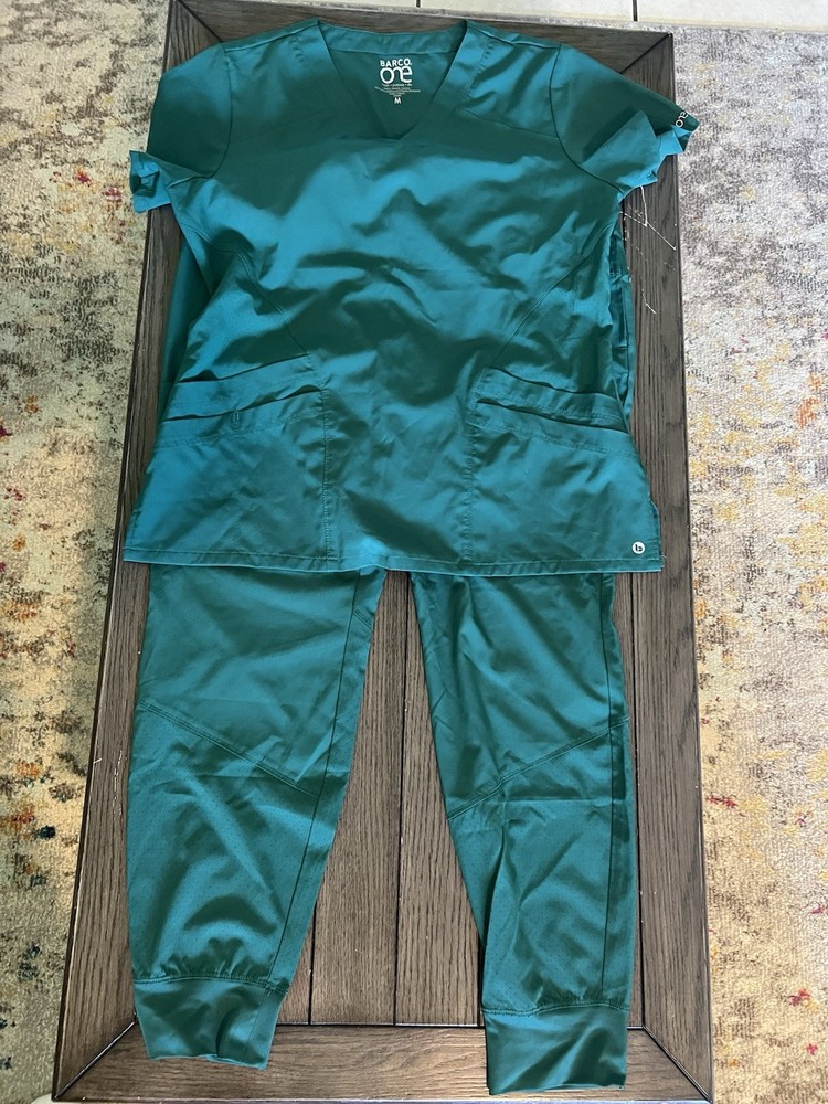 Women’s Barco One Scrub Set Hunter Green Medium Petite