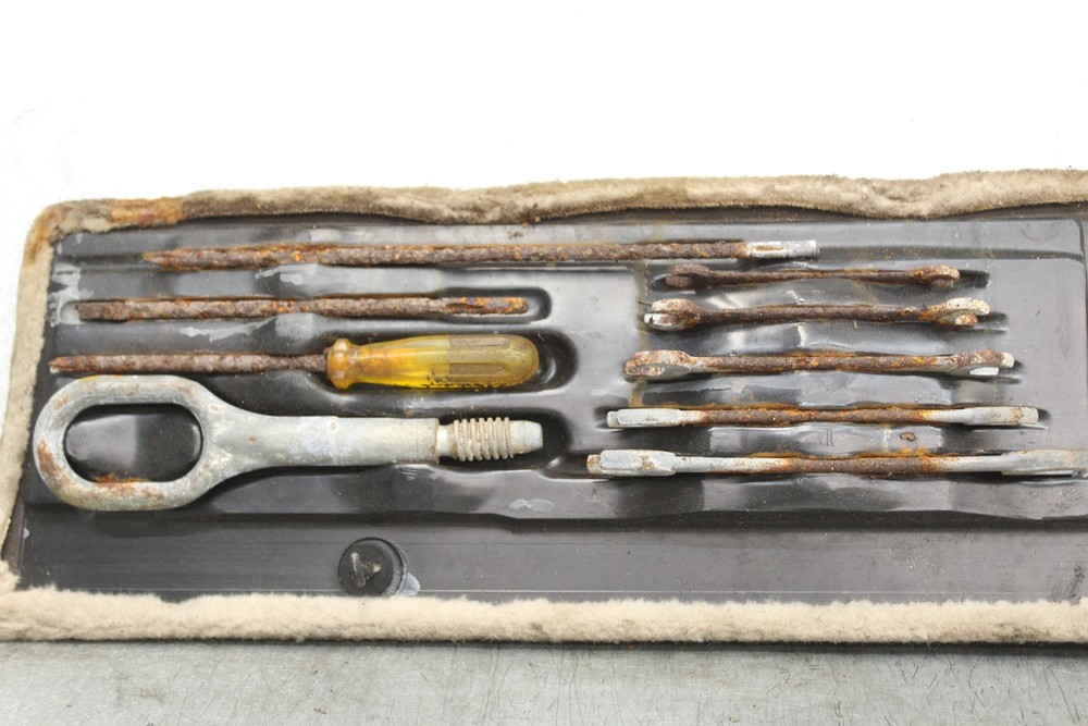 1983 PORSCHE 928 REAR HATCH TOOL KIT PANEL COVER Missing Some Tools OEM LM03