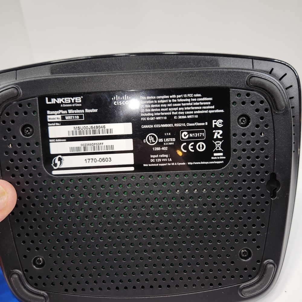 Linksys By Cisco RangePlus Wireless Router WRT110 EUC +++