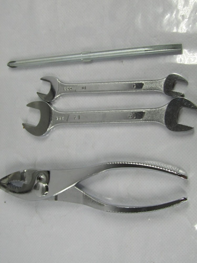 2003 Lexus RX300 Trunk Emergency Tool Set OEM