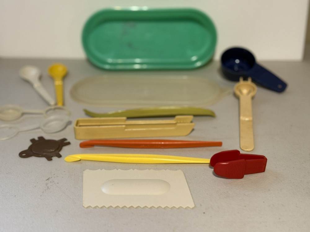 TUPPERWARE Green Oval storage Container + 11 Gadgets