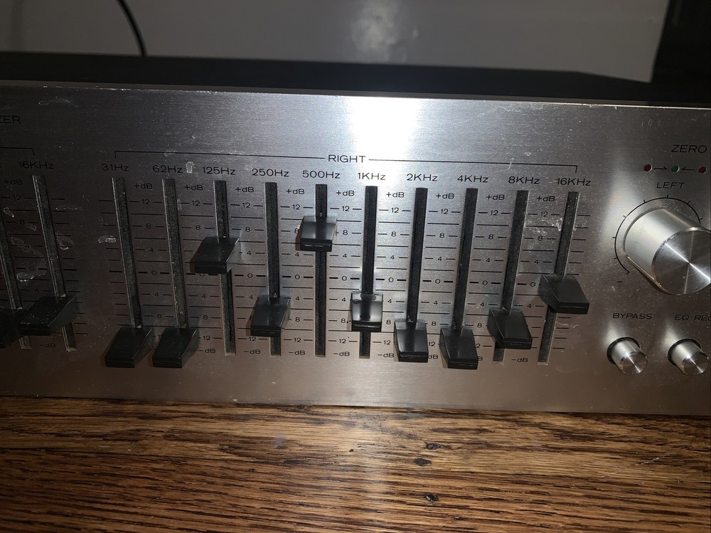 Vintage Realistic 31-2000A Stereo Frequency Equalizer EQ - Turns On