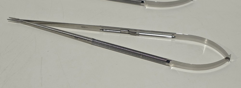 V.Mueller CH8218 Delicate Touch Jacobsen Needle Holder with Lock