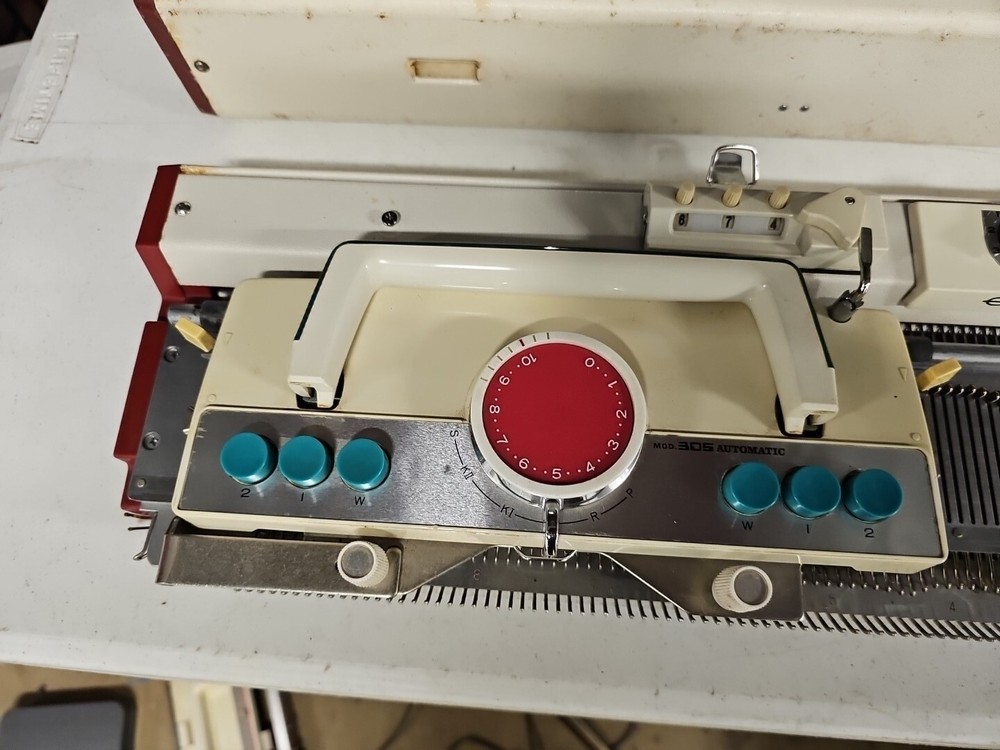 Imperial Knitmaster Model 305 Knitting Machine . Not TESTED