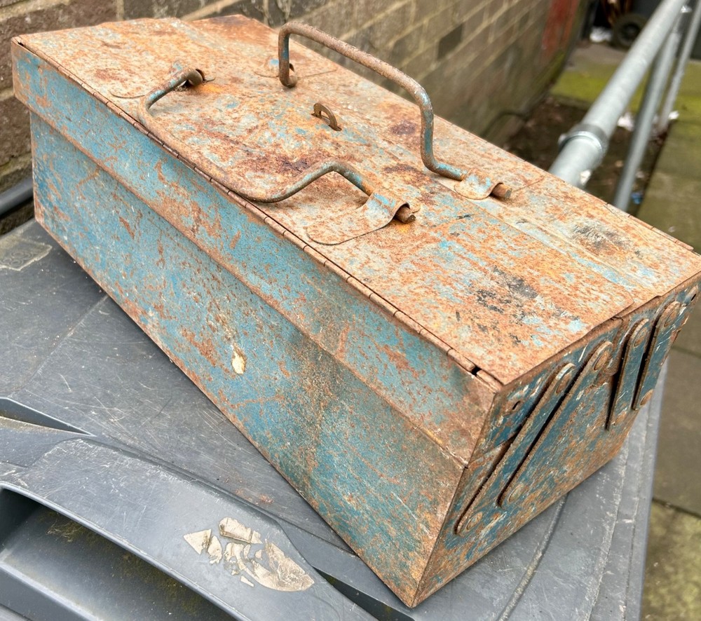 Vintage metal cantilever tool box