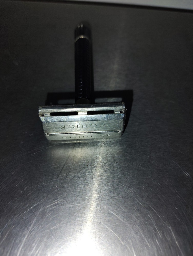 Vintage SCHICK Double Edge Razor Black Handle Twist Open Handle