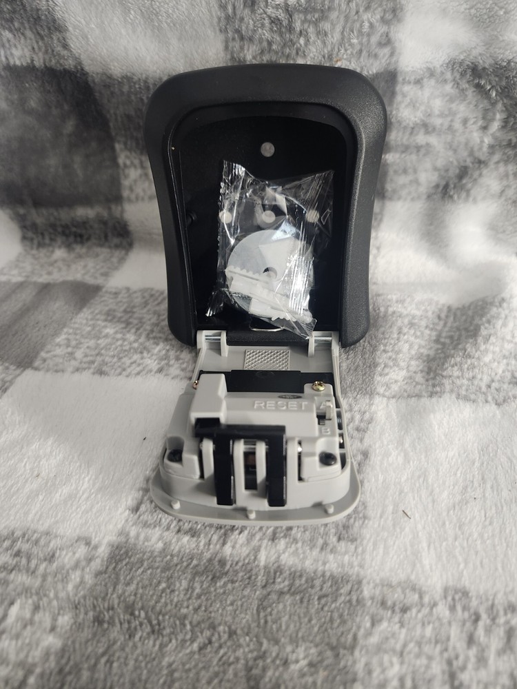 4 Digit Key Safe Box Wall Mounted Outdoor High Security Code Lock Storage Home