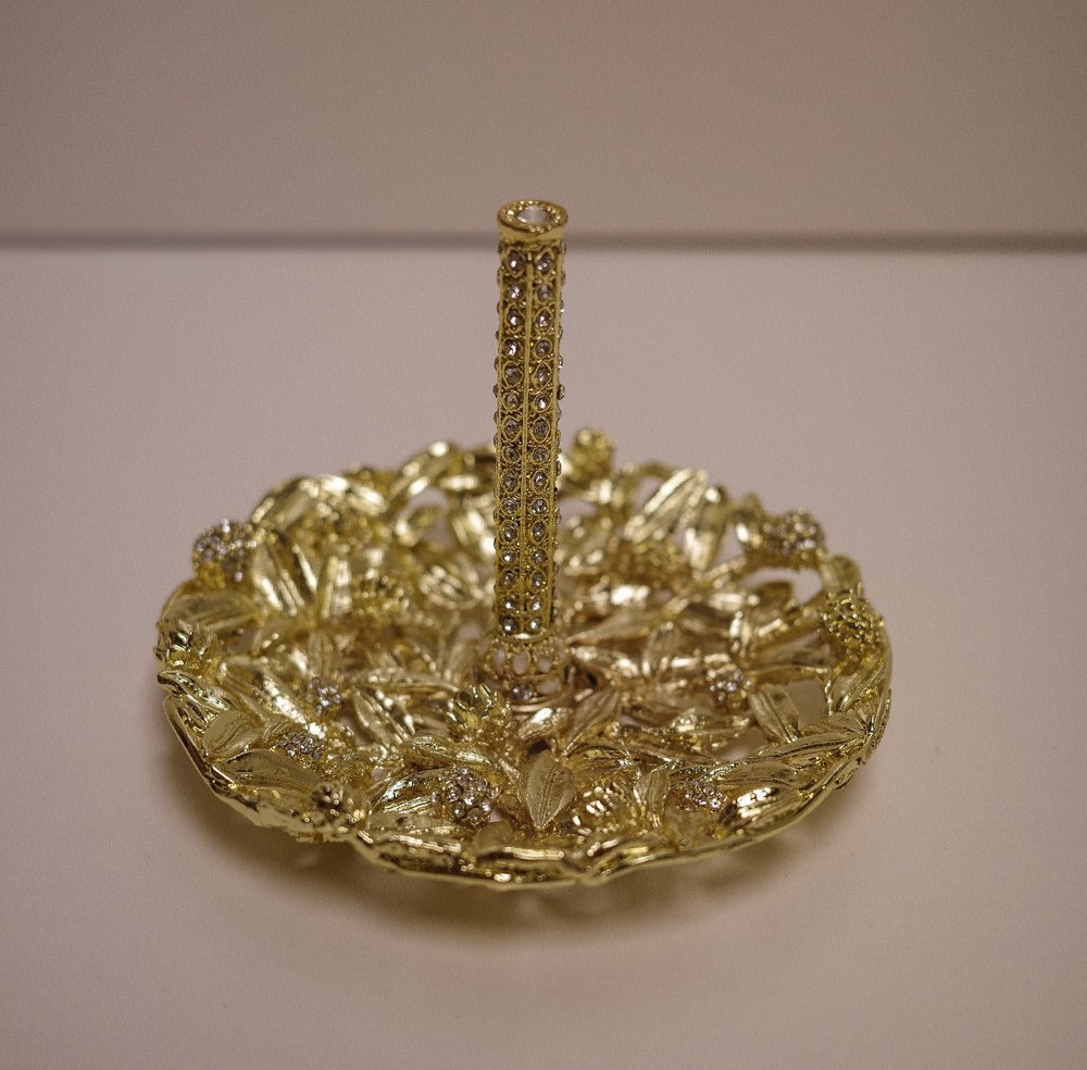 OLIVIA RIEGEL Crystal "Gold Cornelia" Ring Holder