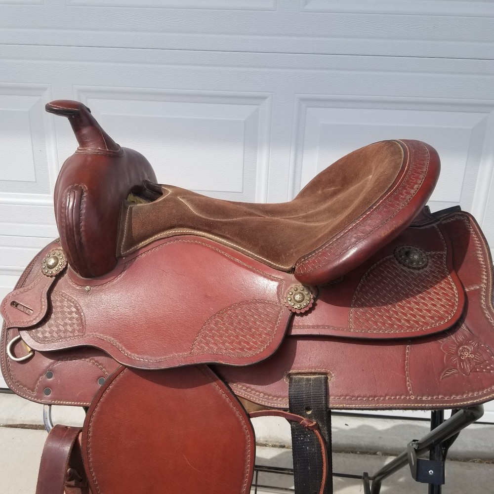 Western Saddle 17 inch tree, beautiful tooling